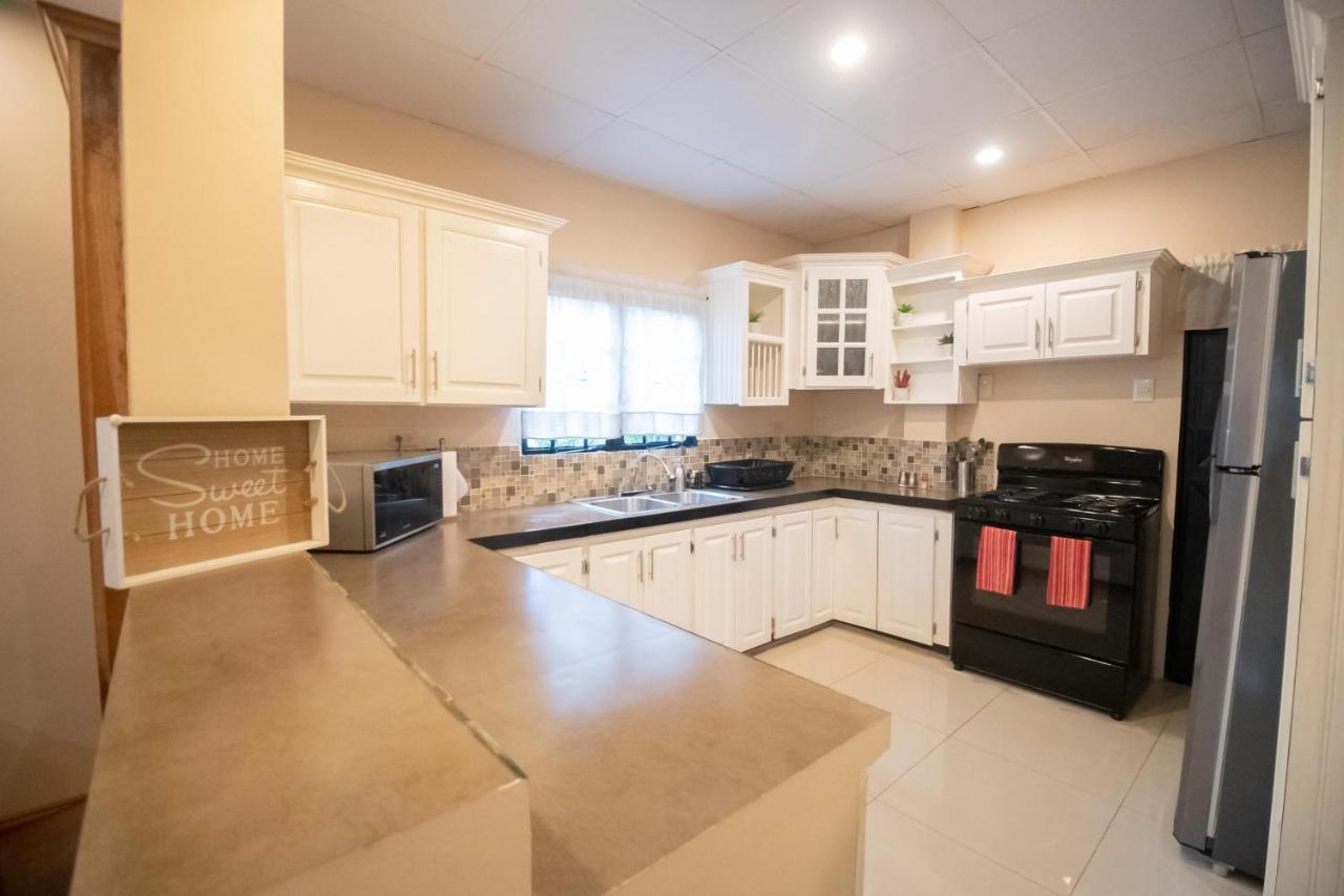 Port of Spain Stacys Place #1 2 Bedroom Apartment מראה חיצוני תמונה