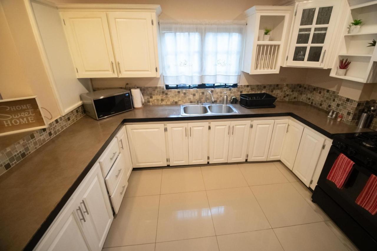 Port of Spain Stacys Place #1 2 Bedroom Apartment מראה חיצוני תמונה